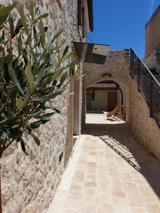 Villa Kameni dvori Sveti Filip i Jakov Esterno foto